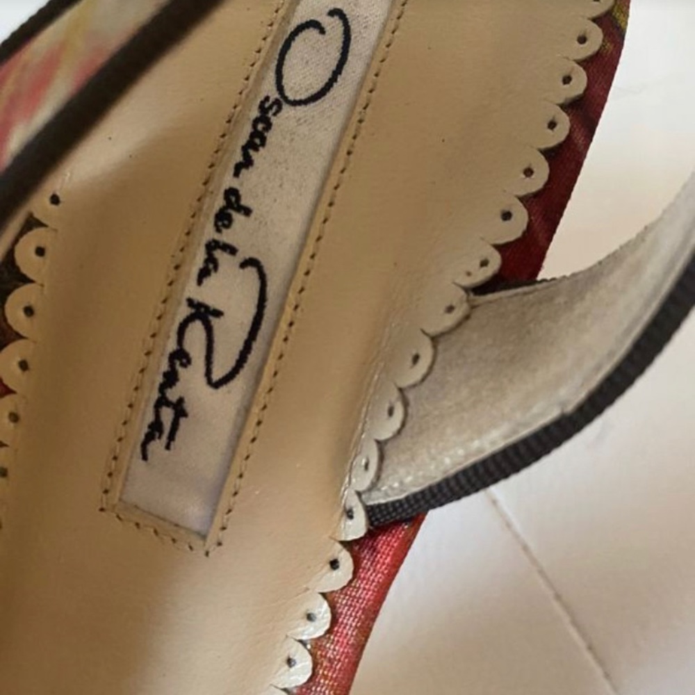 Oscar De Le Renta Sling Back Sandals